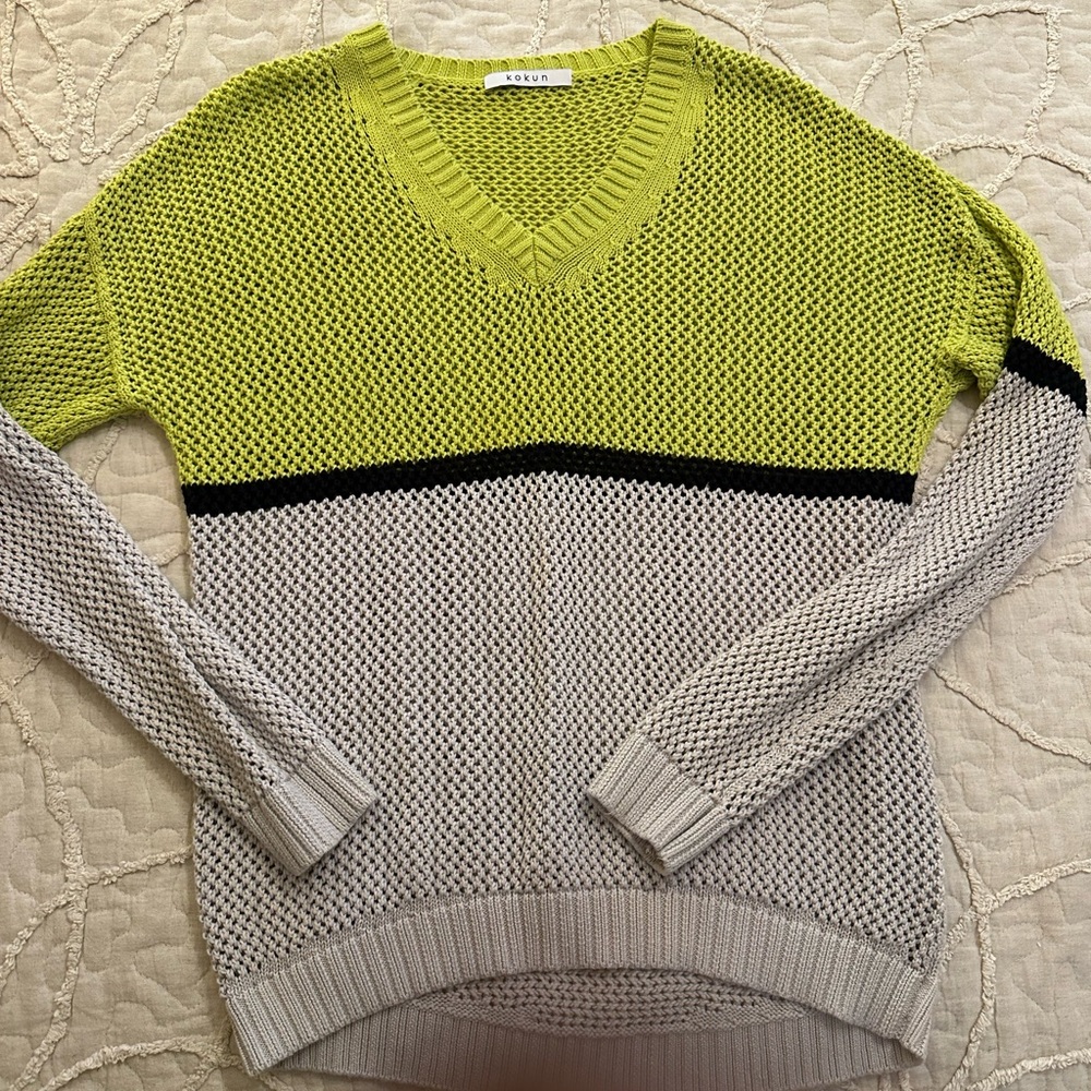 Kokun Cotton V-Neck Sweater in Lime and Gray